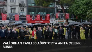 Vali Orhan Tavlı 30 Ağustos’ta Anıta Çelenk Sundu